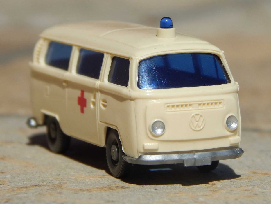Macheta ambulanta Volkswagen Transporter T2 1:87 Wiking Germania