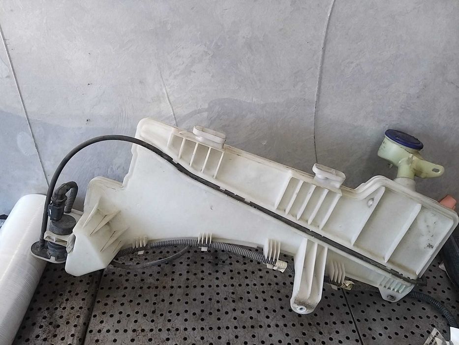 Vas lichid parbriz peugeot 3008 2 2018 9826400780 9810810180 a2c97931200