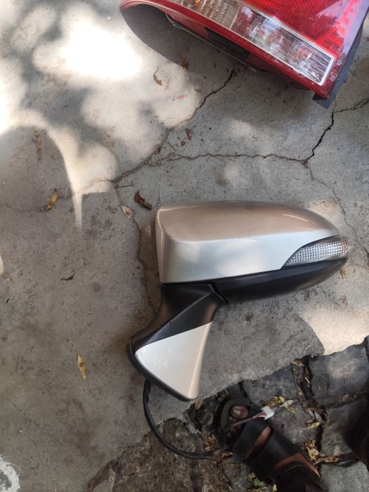 Ляво огледало за toyota verso и 2007 година и нагоре