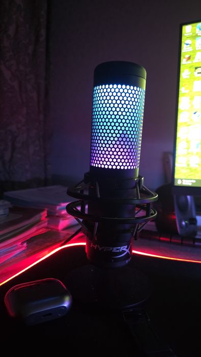 Продам микрофон hyperX CuadCast S