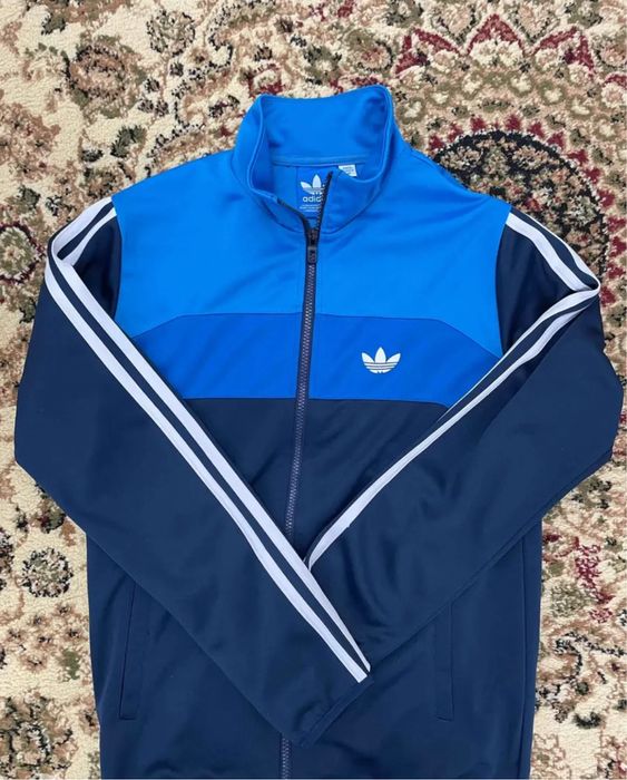 Продам спорт.костюмы и джинсовку