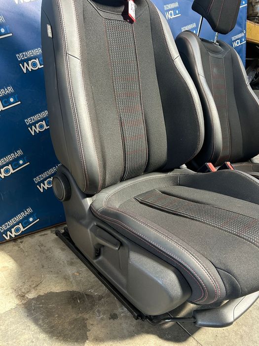 Interior peugeot 308 hatchback 2018