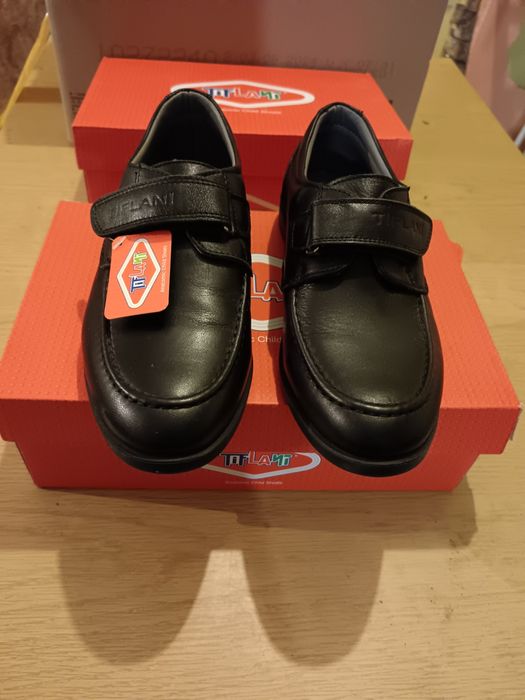 Продаю новые детские туфли.