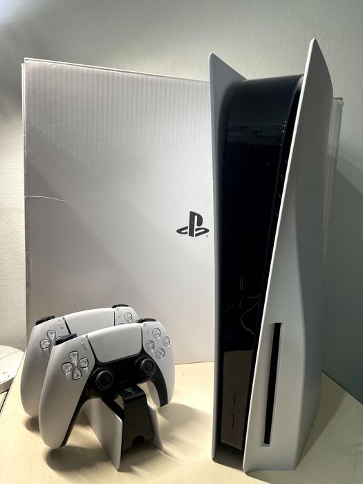Sony PlayStation 5 с дисководом + подписка + 2 джостика и док станция