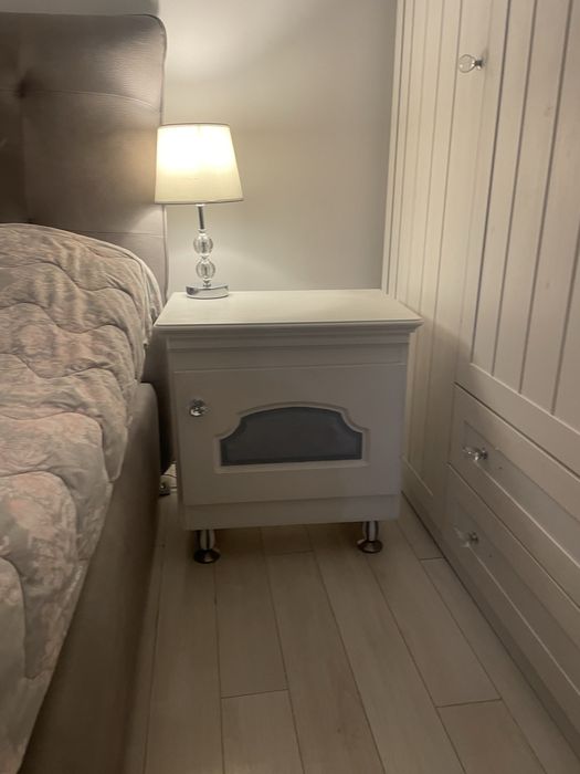 Нощни шкафчета масивно дърво