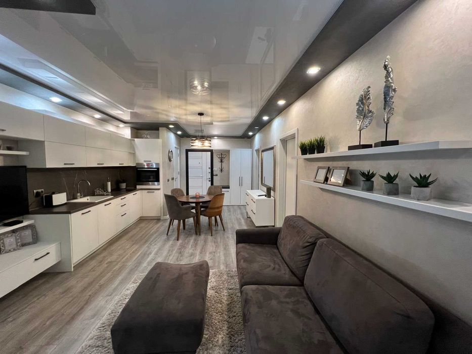 Дава се под наем Тристаен апартамент в Варна, Център - 74 кв.м за 1100 € - Снимка #4