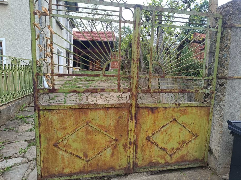 Масивна Порта 180/200 и Ограда 15 м.