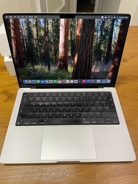 лаптоп Macbook Pro 14'', M1 Pro, 16GB, 512 GB SSD, батерия на 88%, 268 цикъла