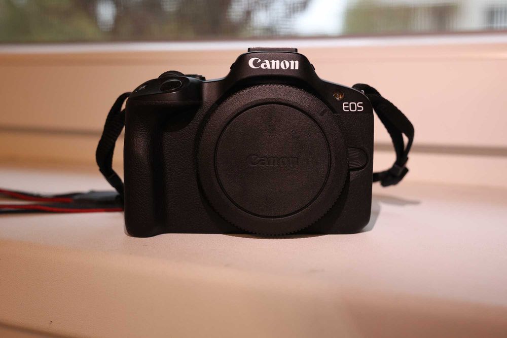 Canon EOS R50 + 4 obiective RF/RF-S – pachet complet, stare foarte bună