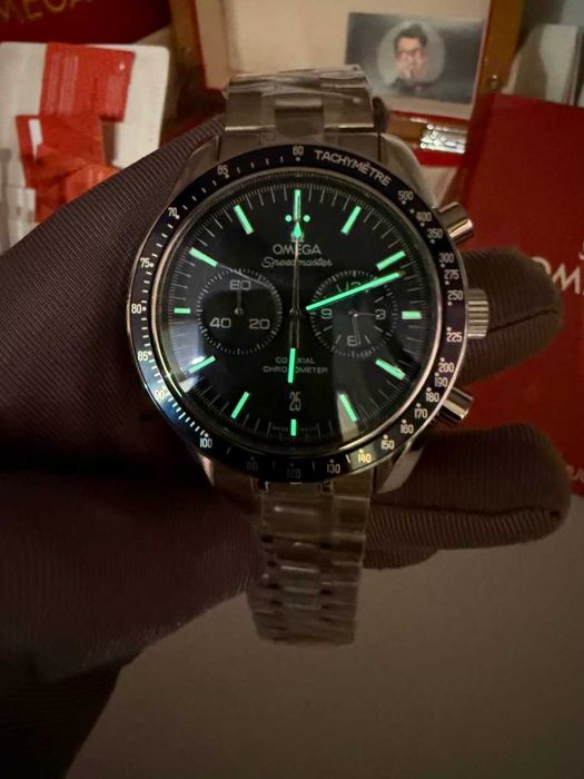 omega speedmaster сребристо-черен циферблат / хроно
