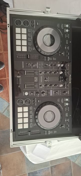 Продавам Pioneer DDJ 800