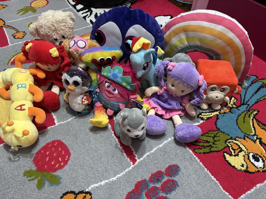 Plusuri diverse marimi si caregorii