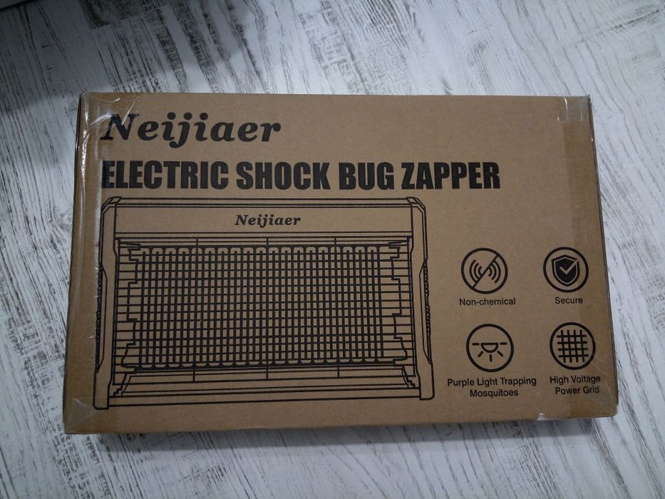 Lampa pentru insecte de perete