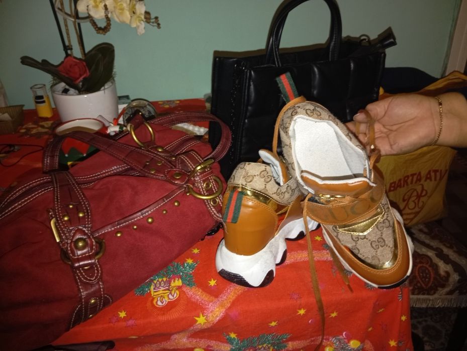 Gheanta macră și pantofi