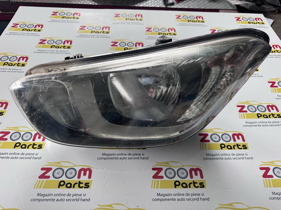 Far stanga Hyundai i20 facelift 2011-2014
