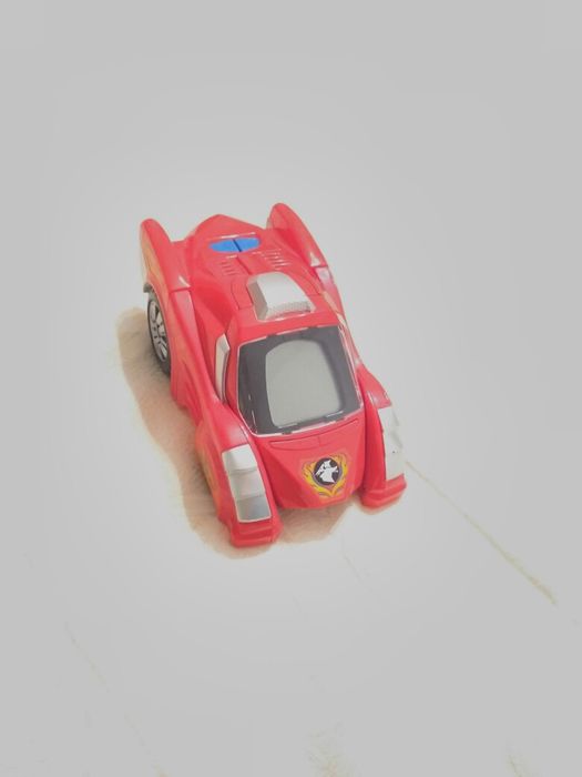 Masinuta rosie transformer cu baterii