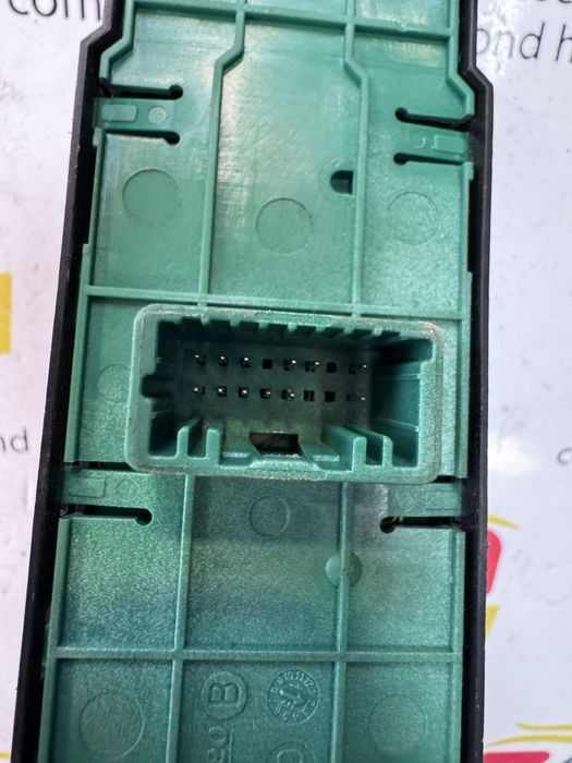 Panou comenzi geamuri si oglinzi electrice fata Renault Fluence