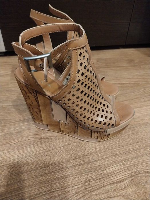 Дамски сандали с платформа