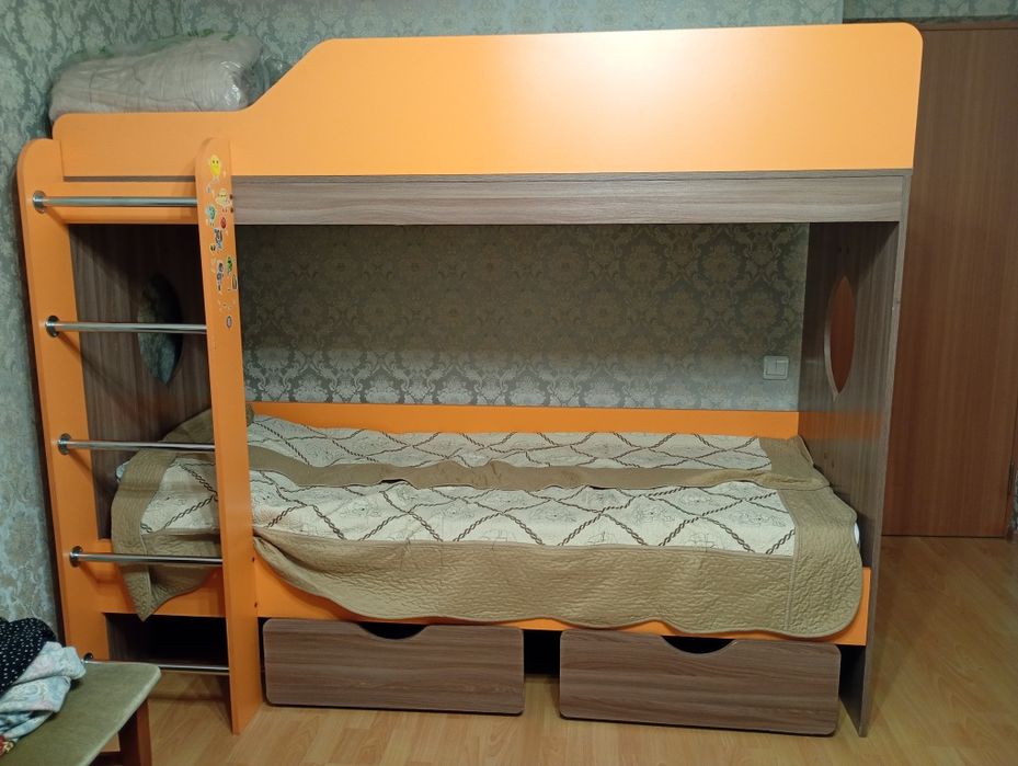 Продам, 2-х ярусную кровать.