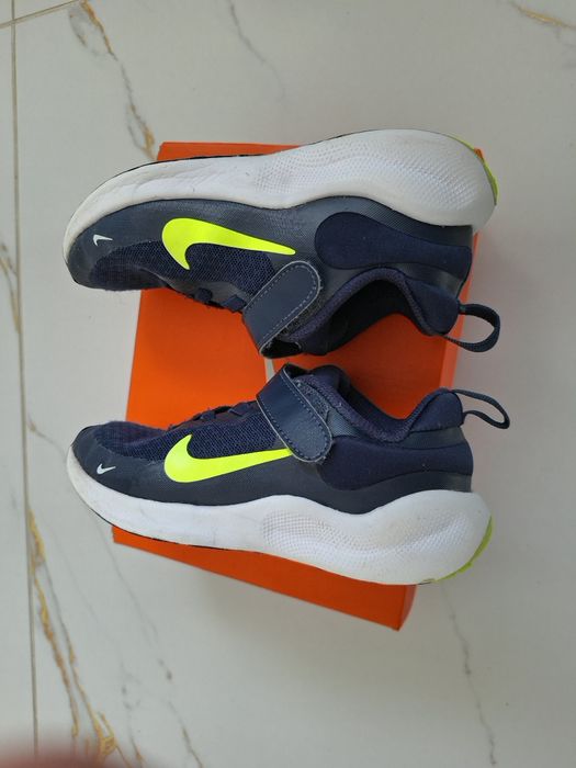 Маратонки Nike revolution 7