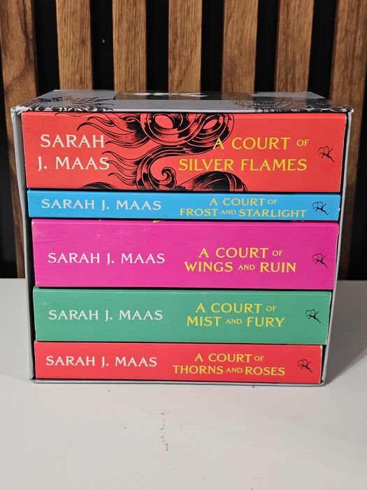 Acotar  5 carti set complet  in engleza A Court of Thorns and Roses