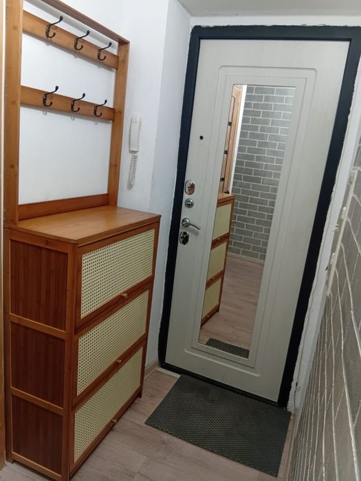 Продам 2х ком.2этаж,центр
