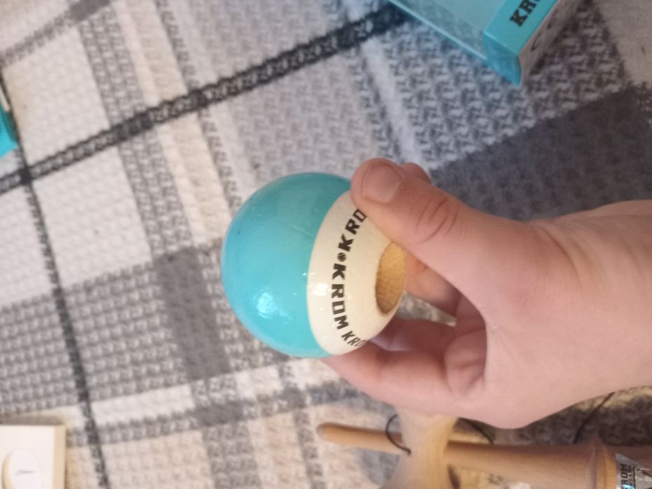 Kendama Krom Pop Albastră