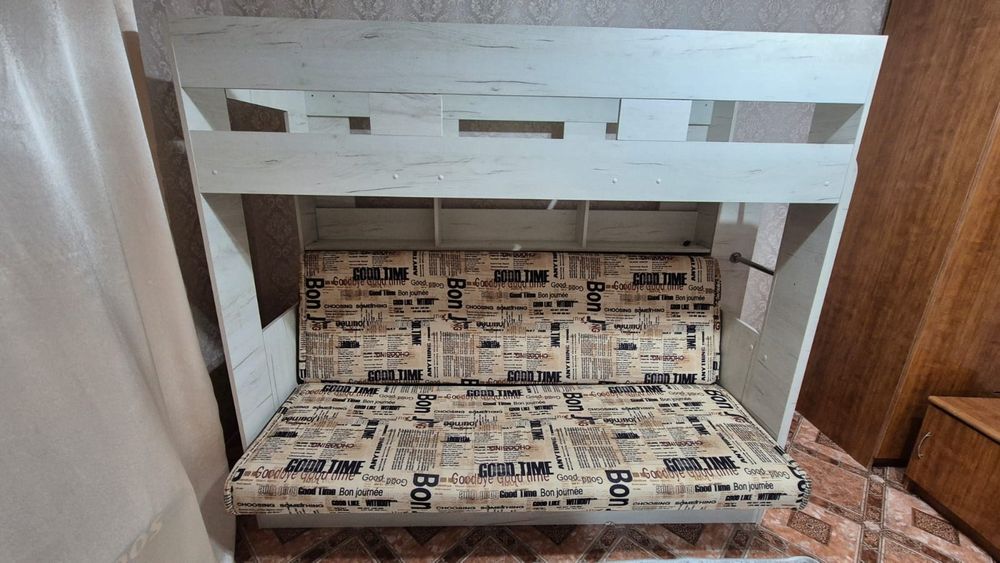 Двухъярусная кровать