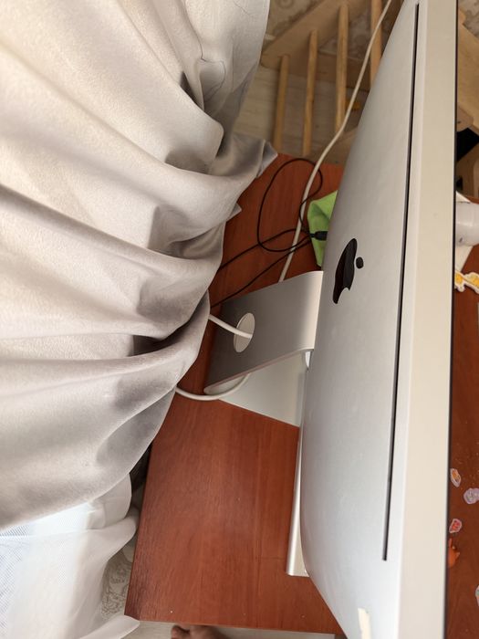 Apple iMac 2011, 21,5 дюймов