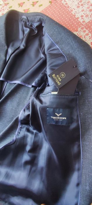 Мъжки ризи на Теодор и сако на Теодор
