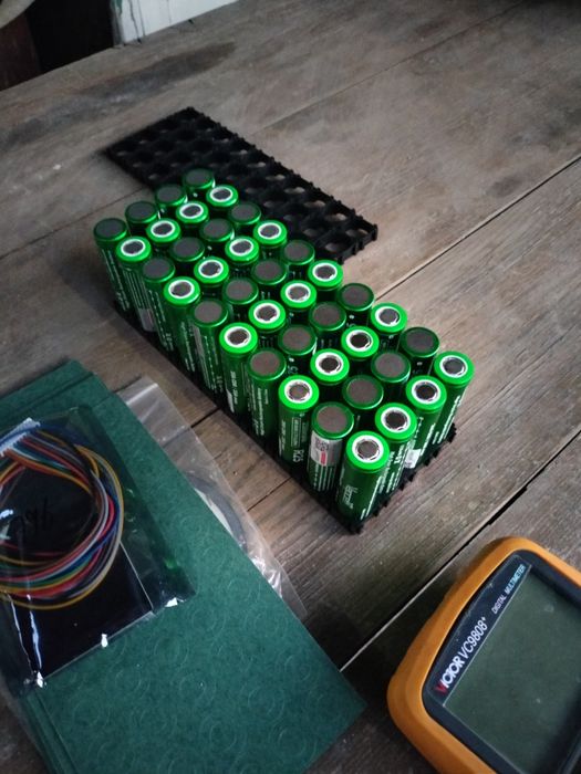 Сборка литий ионных акамумуляторов.