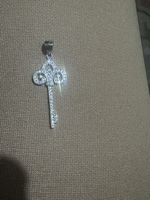 Клуч кулон серебеный очень красивый