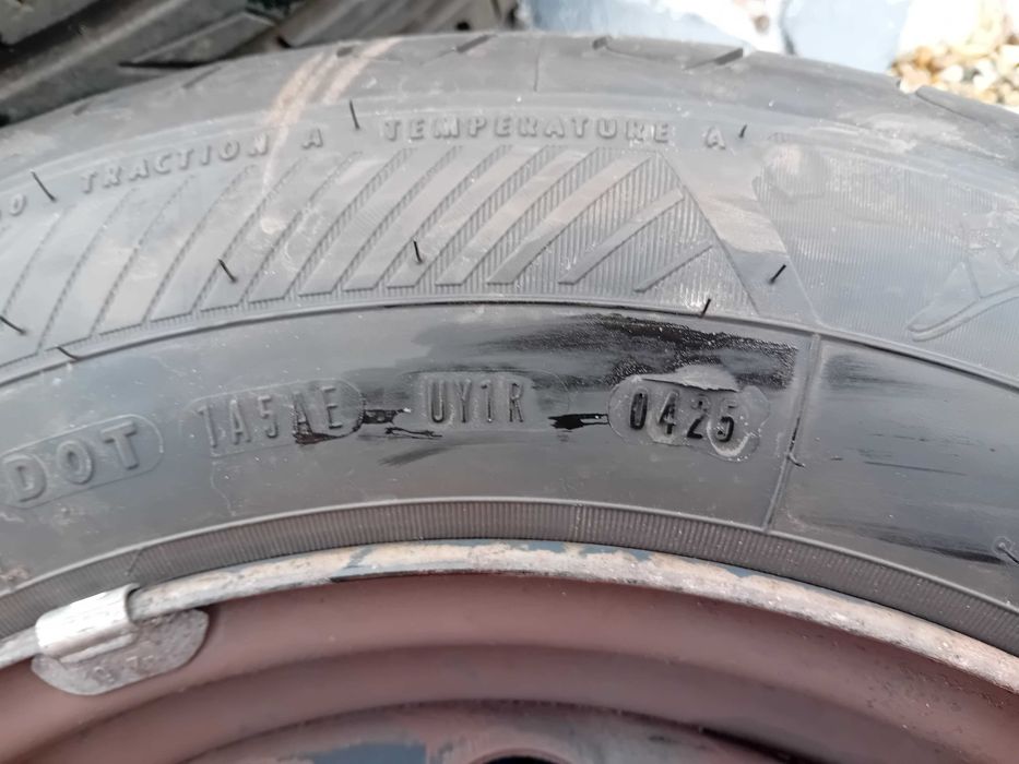 Roti vara Megane 3 , 5x114,3 R15 , anvelope 195 65 15 ca noi .