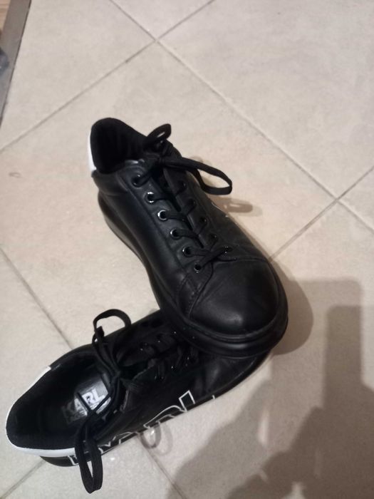 Дамски спортни обувки