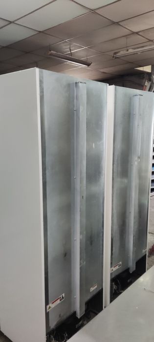 Вертикална хладилна витрина