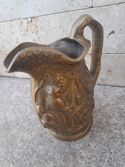 Carafă  veche din bronz masiv,  3,3 kg. Transport gratuit