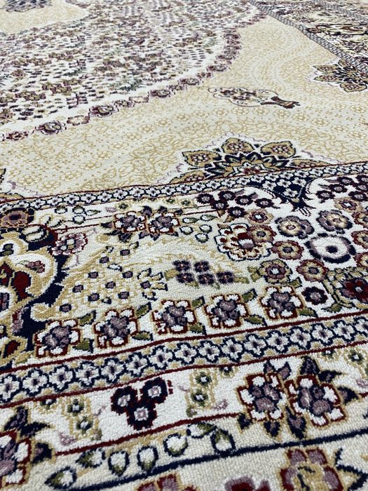 Гилам 300*500  холати жудаям яхши