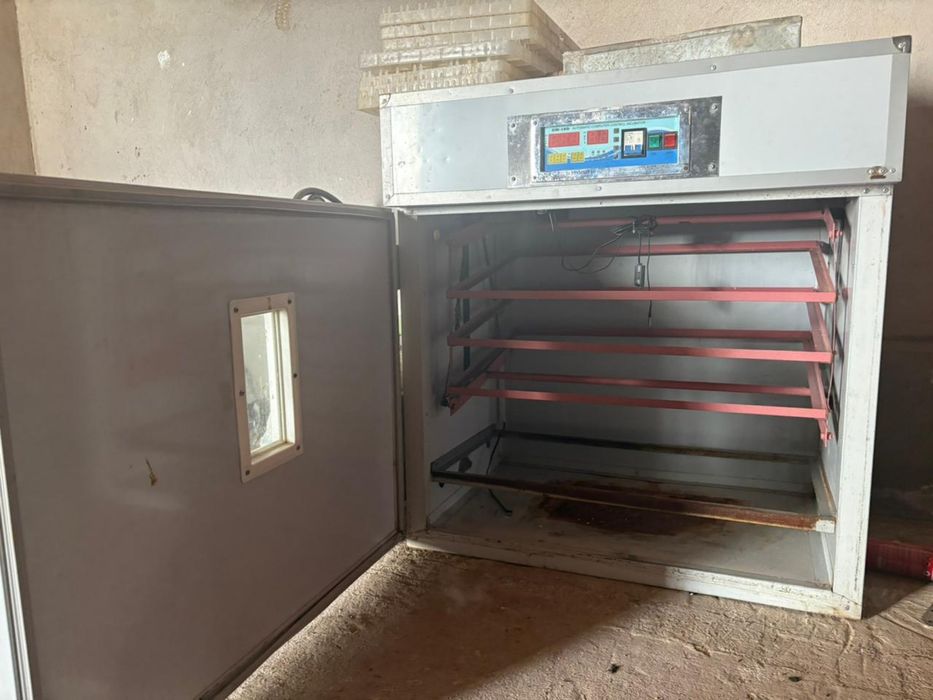 Инкубатор автоматический на 528 яиц