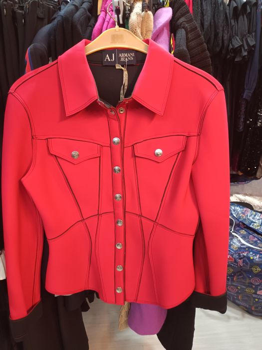 Продам пиджак на девушку