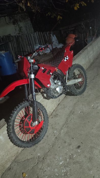 Vând sau schimb cross