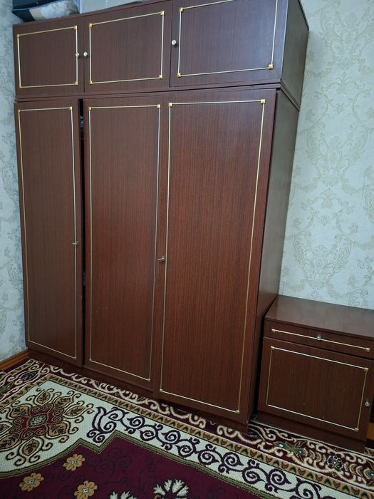 Шифоньер сотилади