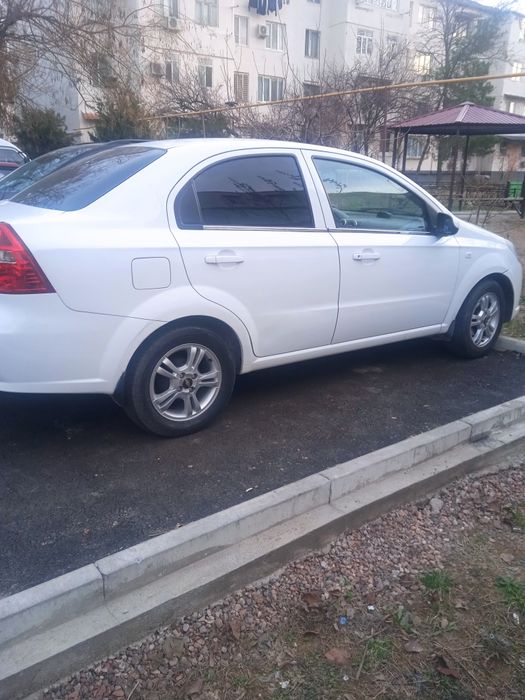 Нексия 3 сотилади