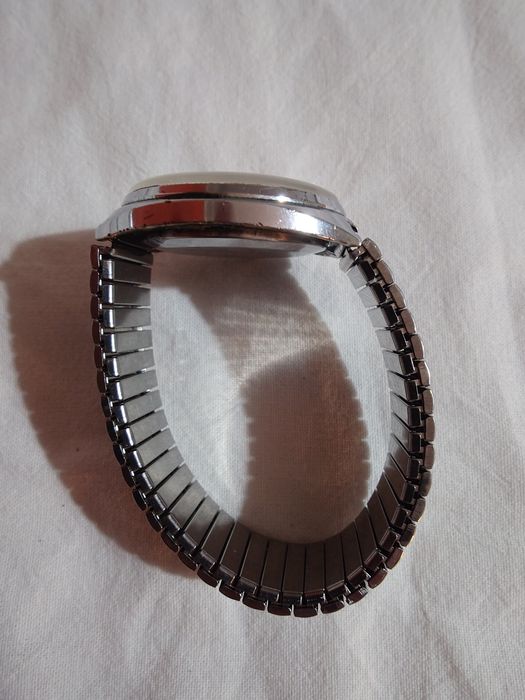 Ракета, съветски мвханичен часовник, с ръчно навиване.