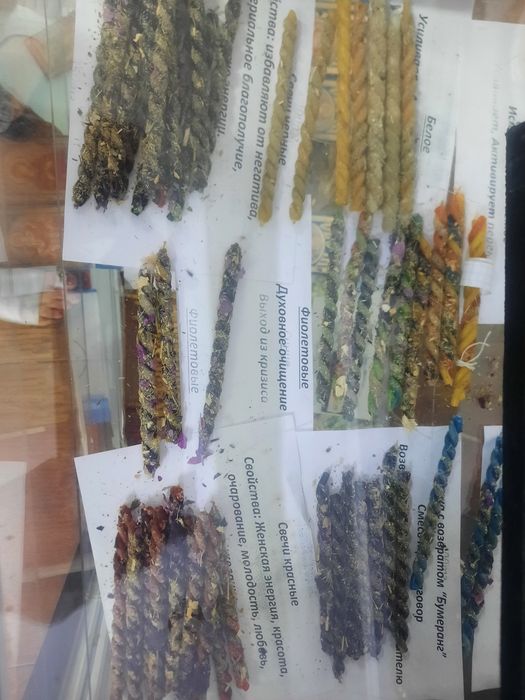 Свечи церковные в упаковках.