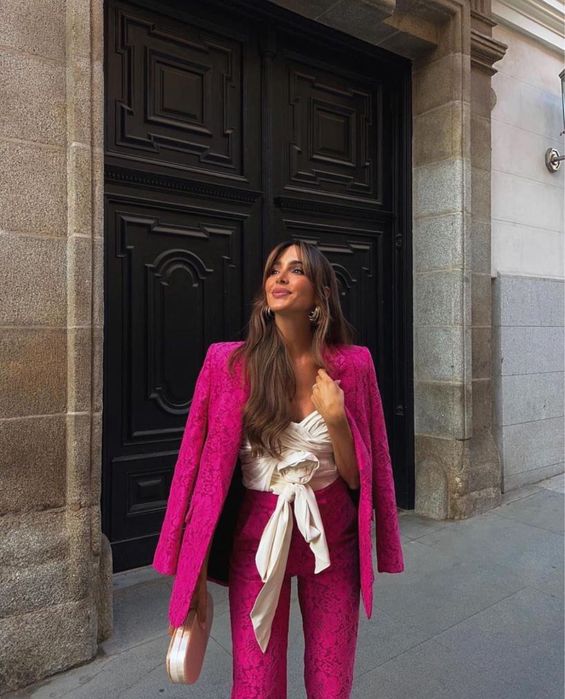 Дамски костюм