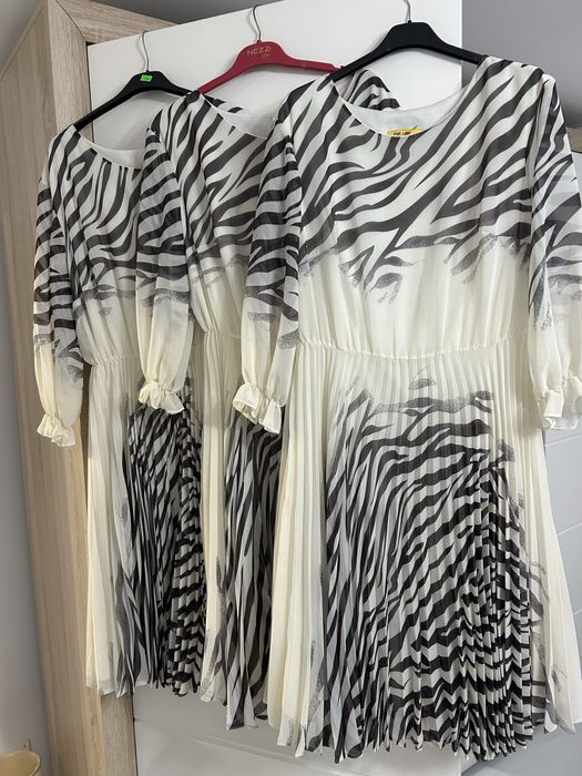 Rochii noi marimi disponibile 44 , 48