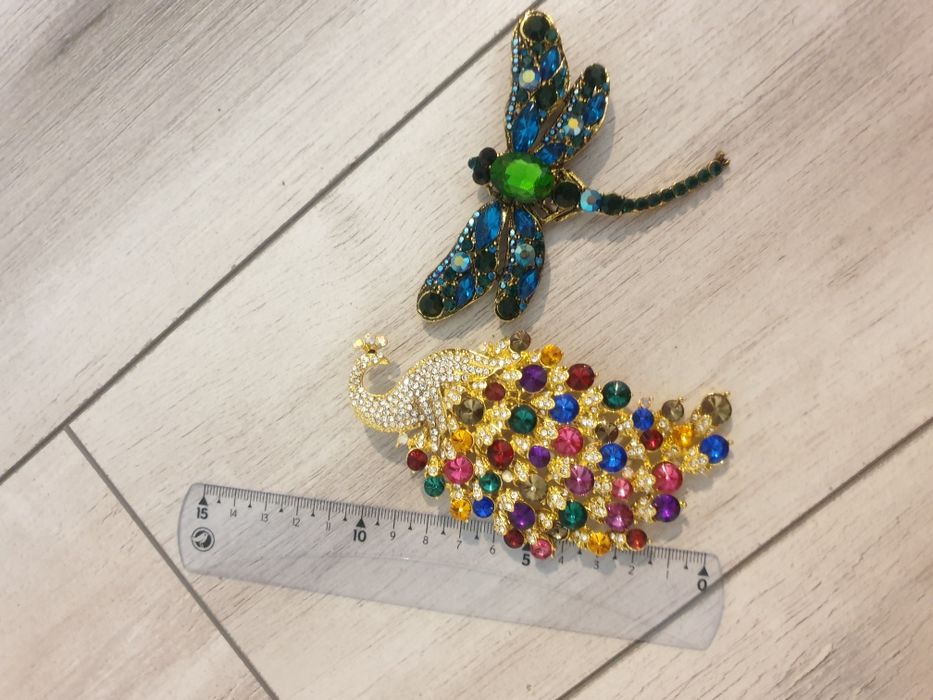 Brose premium paun libelula mari pietre superbe