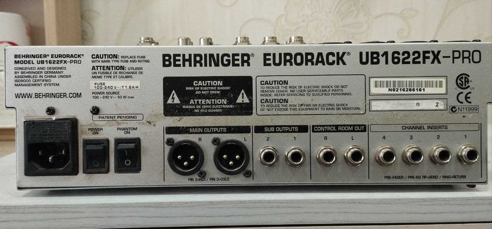 Микшерный пульт Behringer Eurorack UB1832FX-PRO