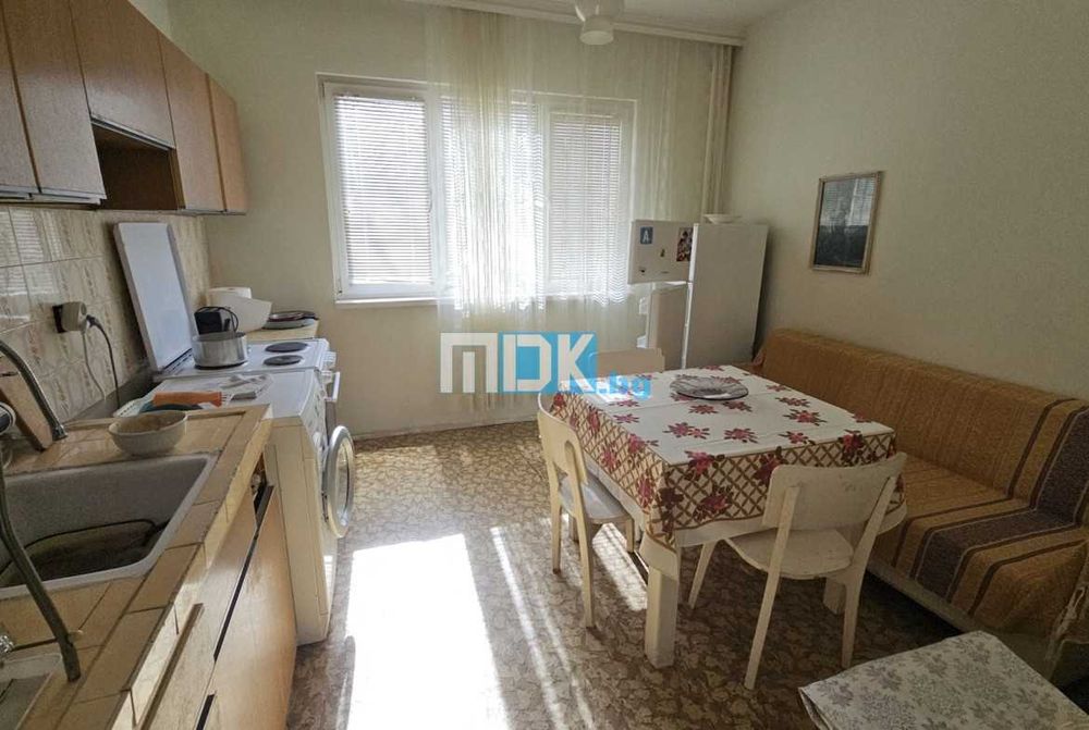 Тристаен 86 кв.м. среден етаж Белите брези