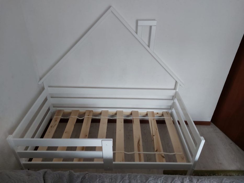 Детская кровать домик